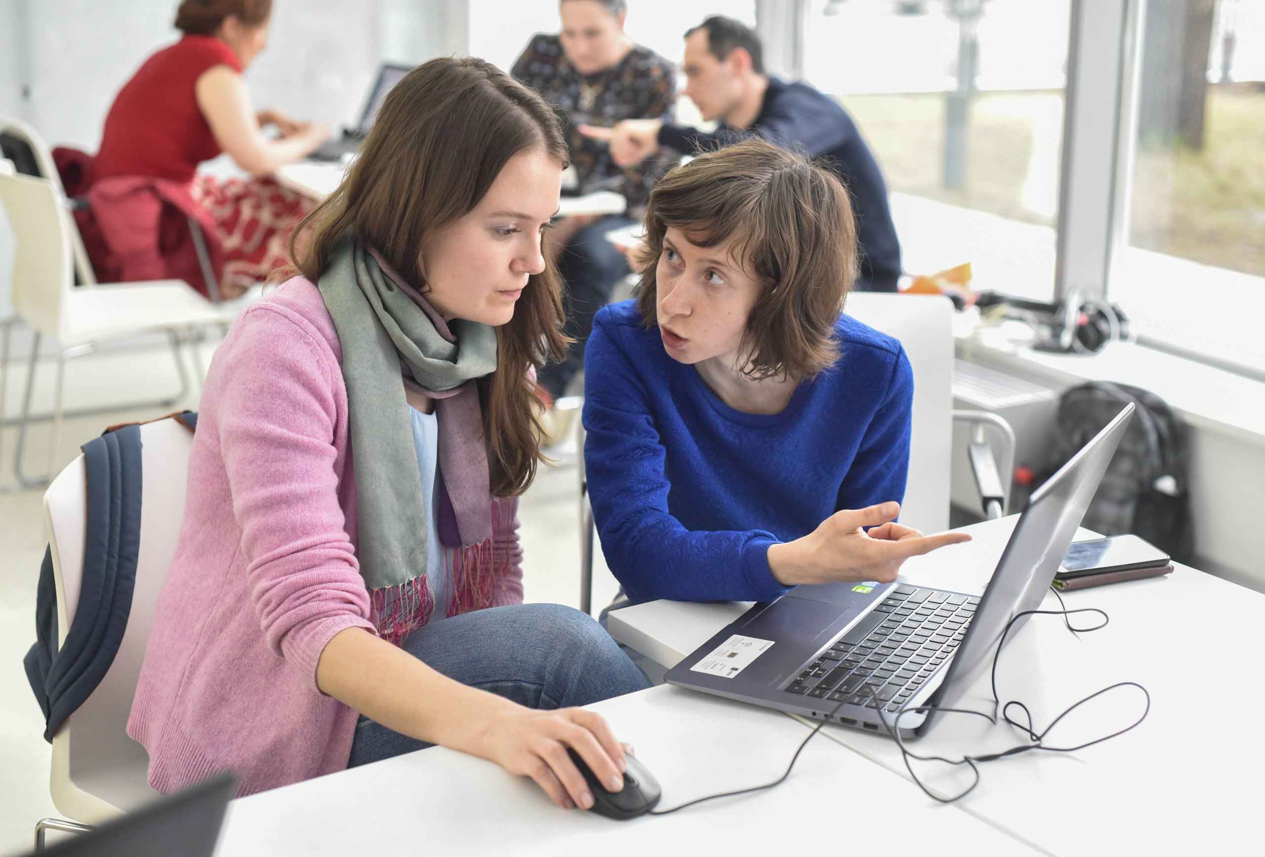 Много практических заданий